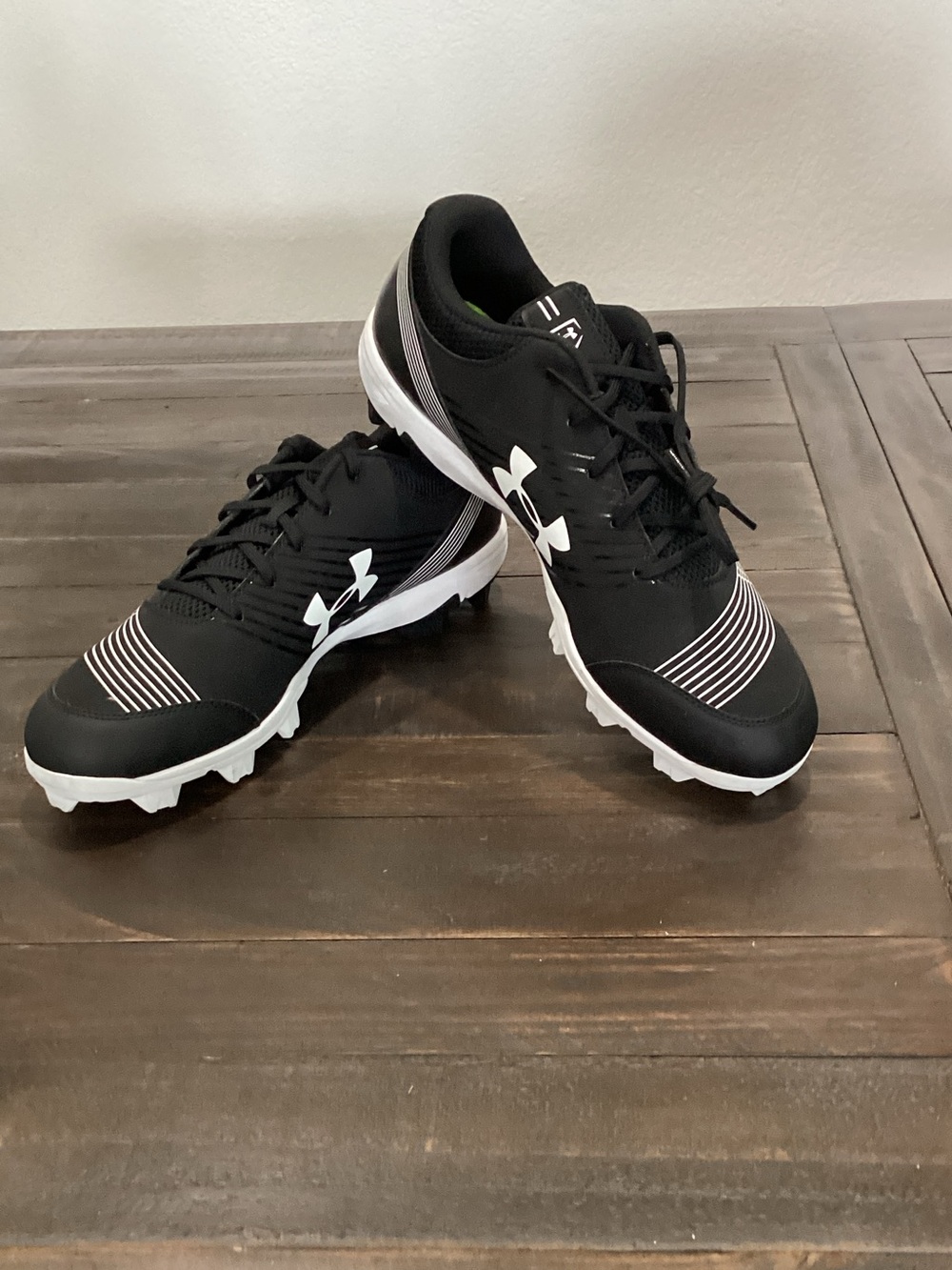 Under Armour Black and White Women’s Athletic Softball Cleats